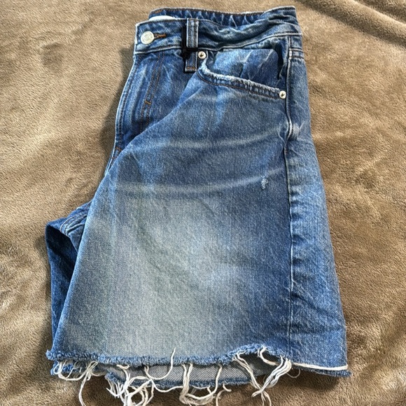 Forever 21 Woman’s Light Blue Distressed Jean Shorts - Picture 9 of 9